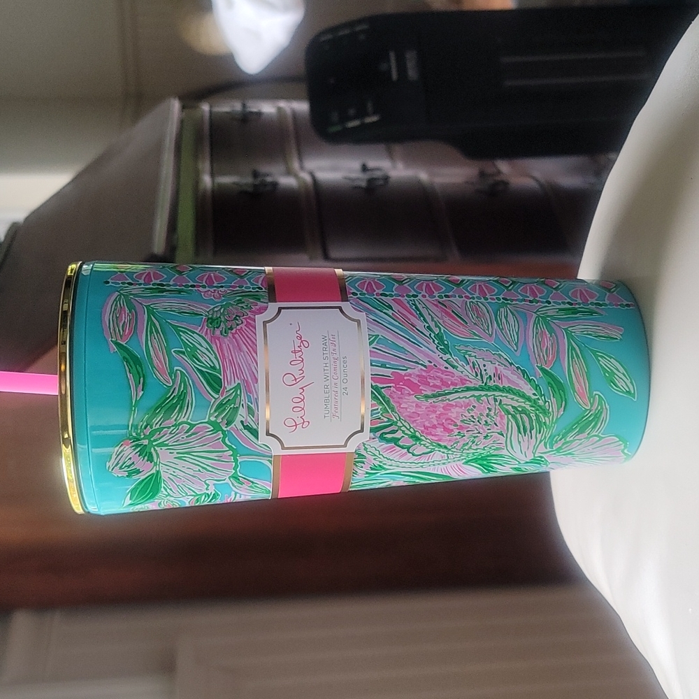 Lilly Pulitzer Tumbler with straw. 24 Oz thermal tumbler
